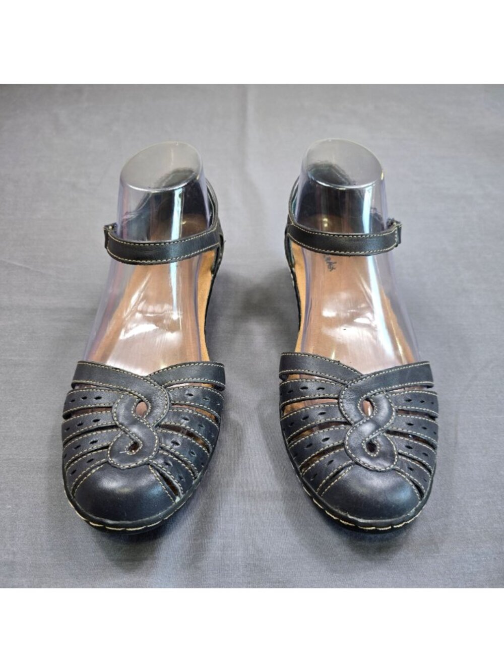 Clarks 8M Womens Mary Jane Shoes Black Leather Cutout Stitched Detail Closed Toe - Picture 3 of 7